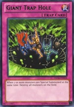 Giant Trap Hole (Green) (DL16-EN017) - Duelist League Promo Unlimited
